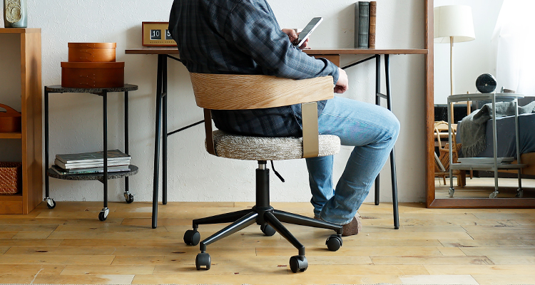 北欧　モリヨシ　Flo POKKYARMCHAR ナラ材　アーム付き　天然木希少 北欧・ヴィンテージ家具 インテリア通販 Kirarioインテリア公式